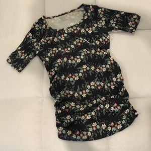 Lot of 4 maternity shirts size xs